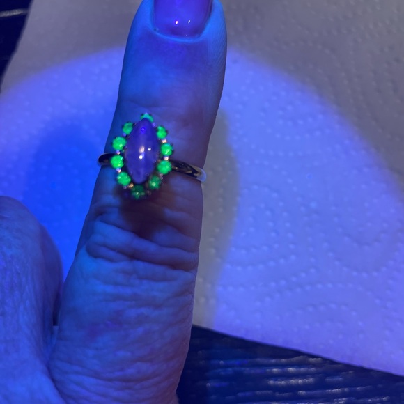 Vintage Opal Goldtone and Green URANIUM Gemstone Ring - Picture 2 of 5